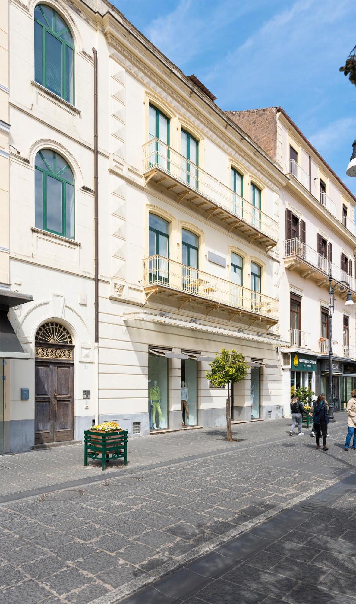 Duomo Guest House - Stay In Сорренто Экстерьер фото