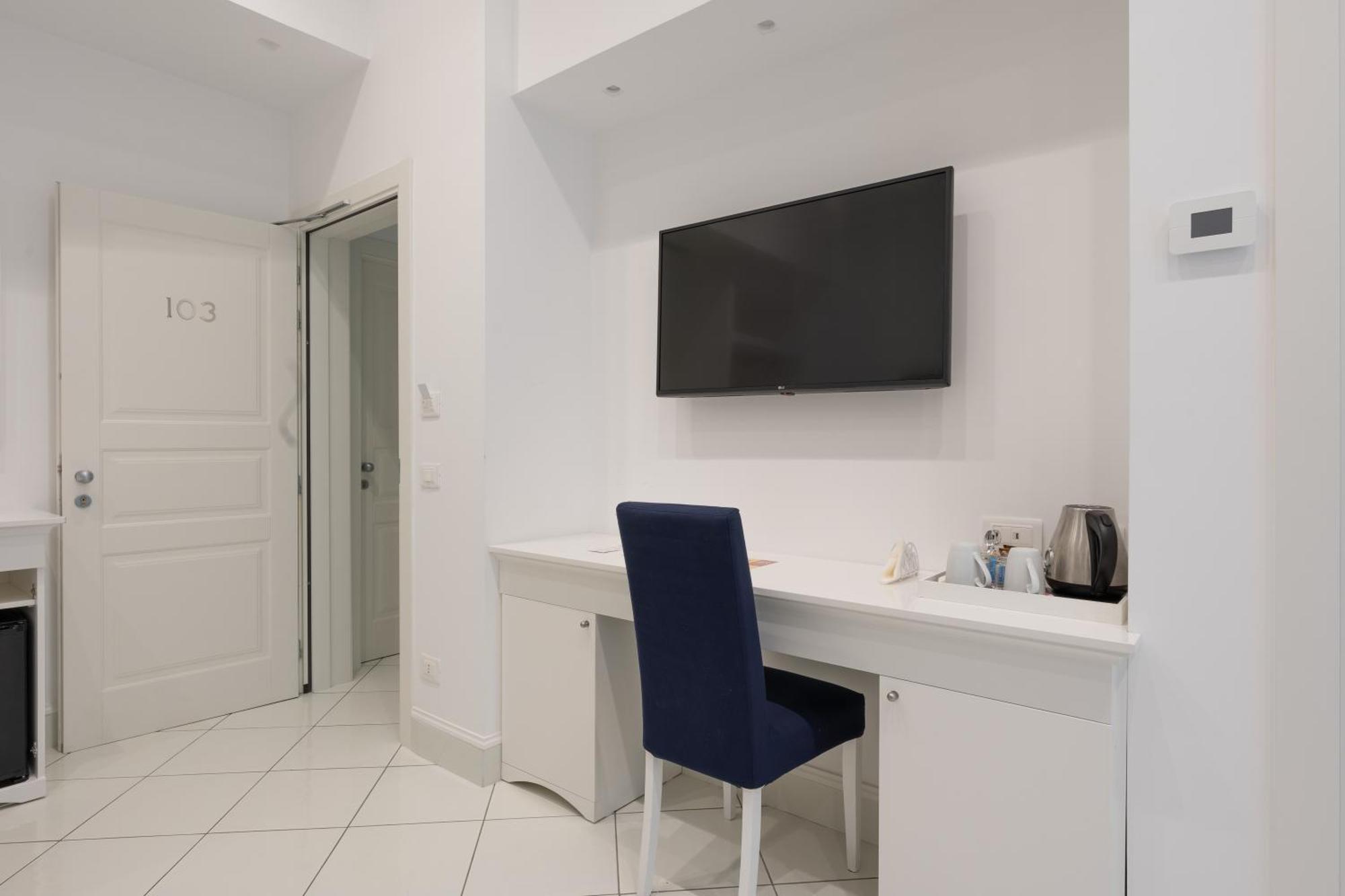 Duomo Guest House - Stay In Сорренто Экстерьер фото