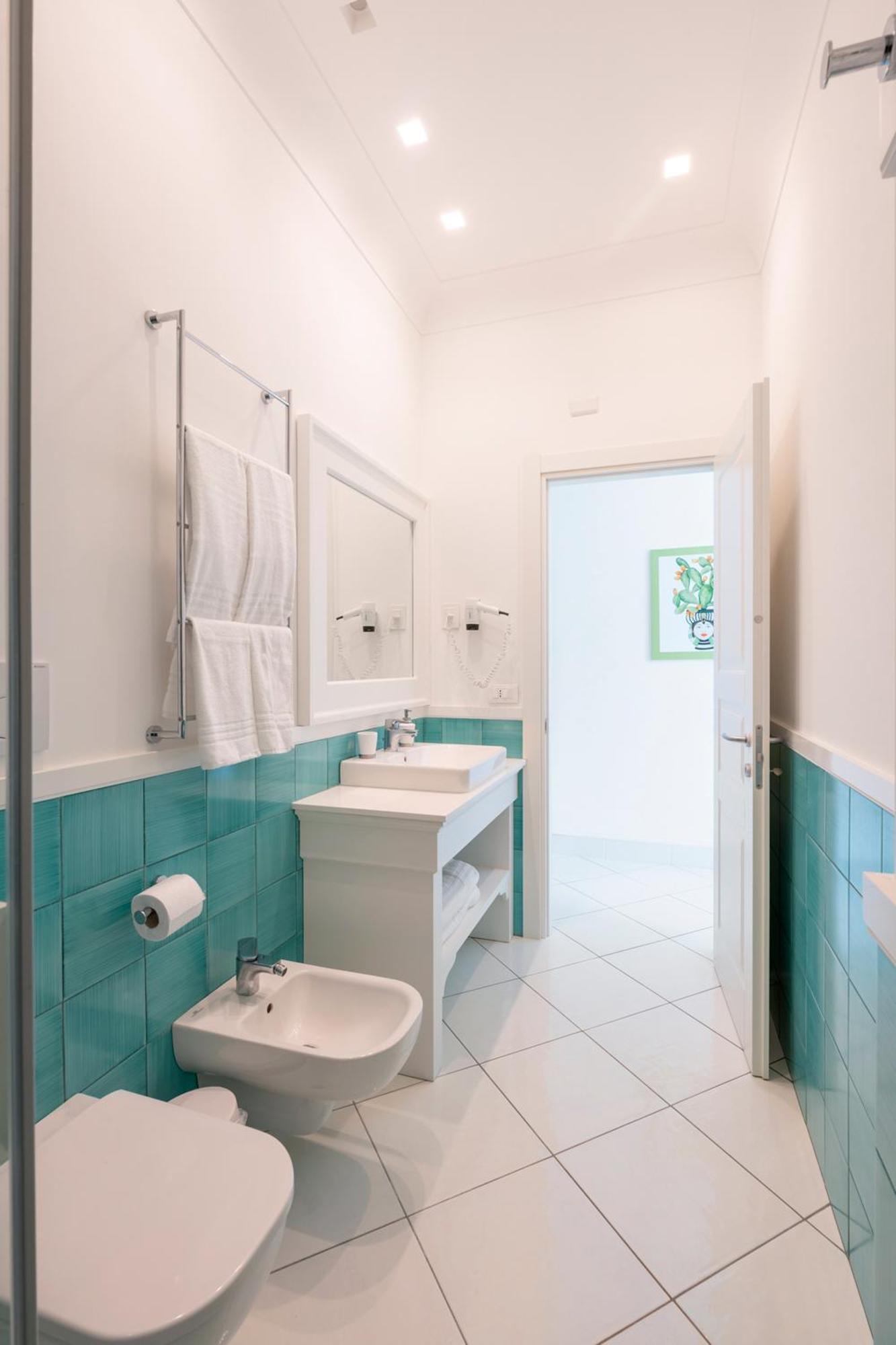 Duomo Guest House - Stay In Сорренто Экстерьер фото